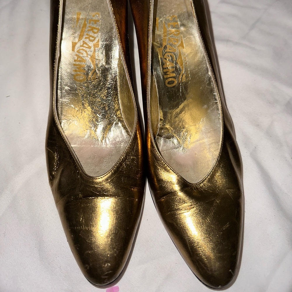 B1—Salvatore Ferragamo size 9 1/2.
